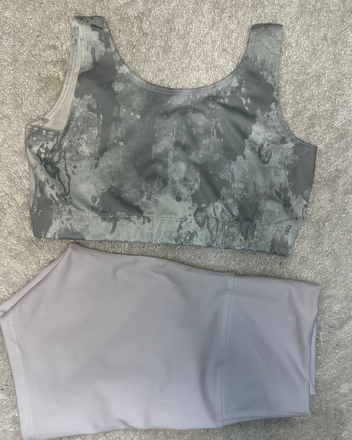 🩶 Set Deportivo Gris Neblina – Short + Top