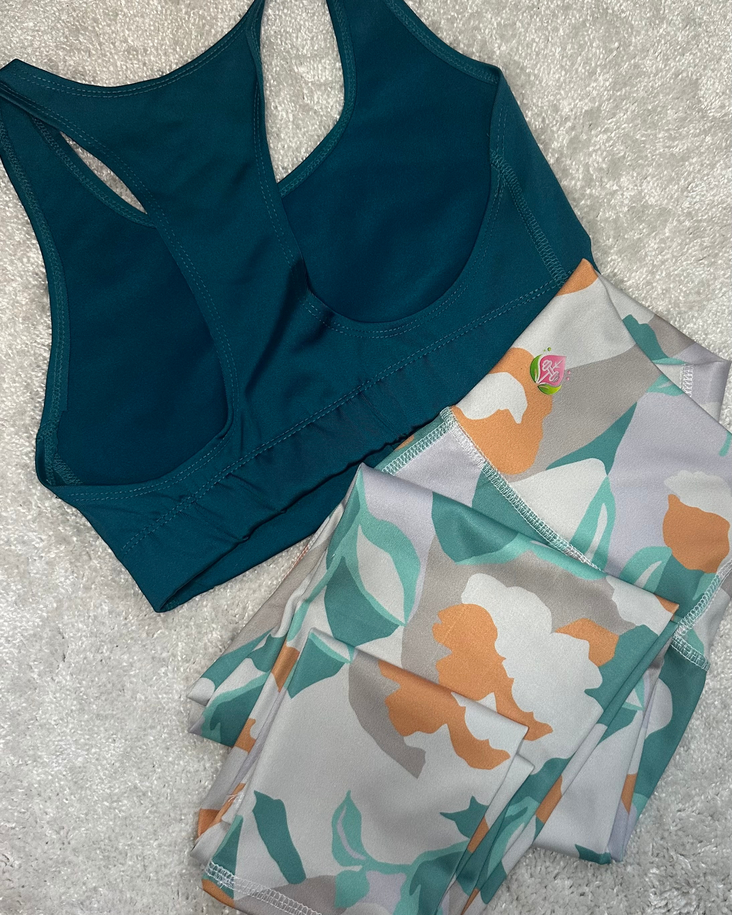 Set Deportivo Floral Invertido – Frescura, Soporte y Estilo Natural