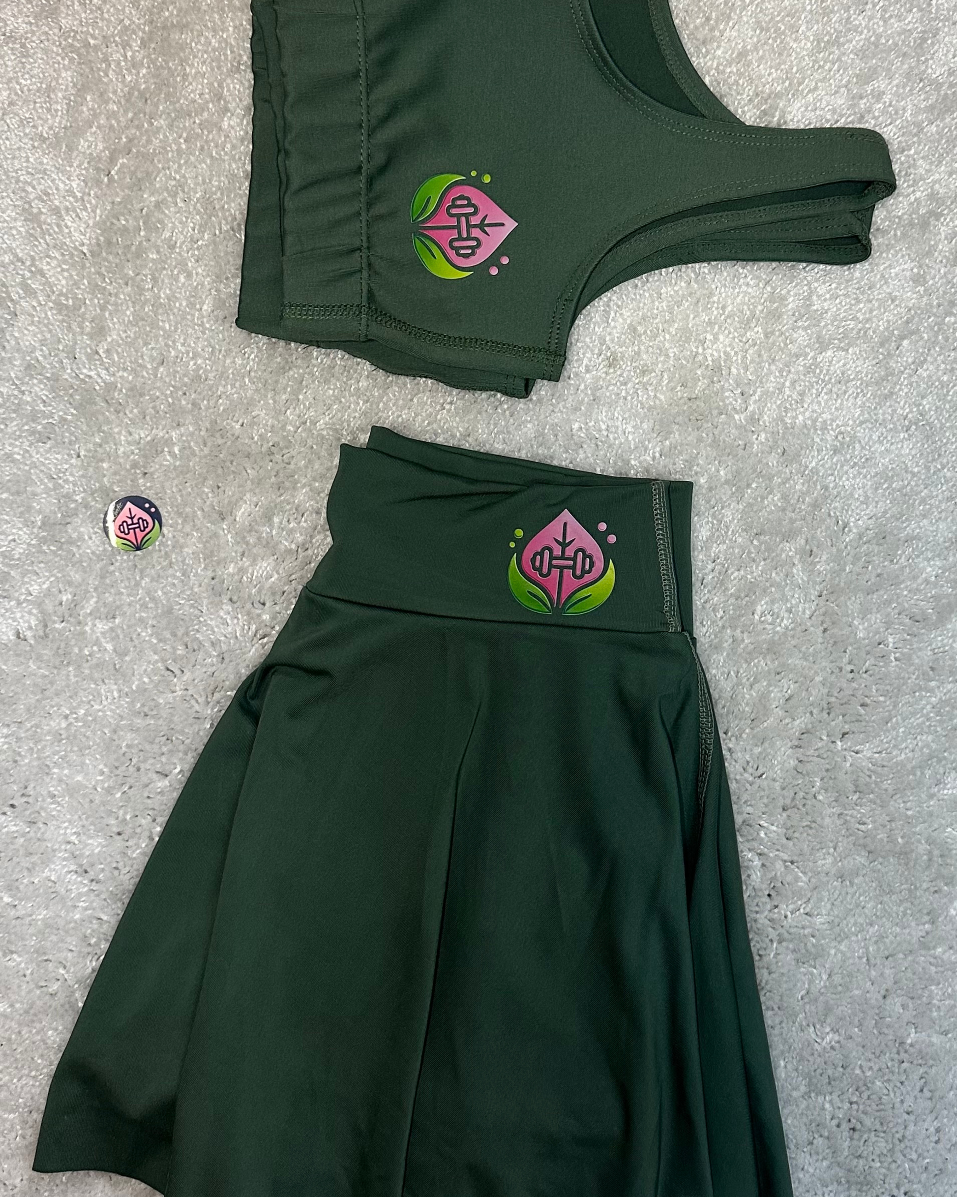 Set Deportivo Verde Oliva – Falda + Top