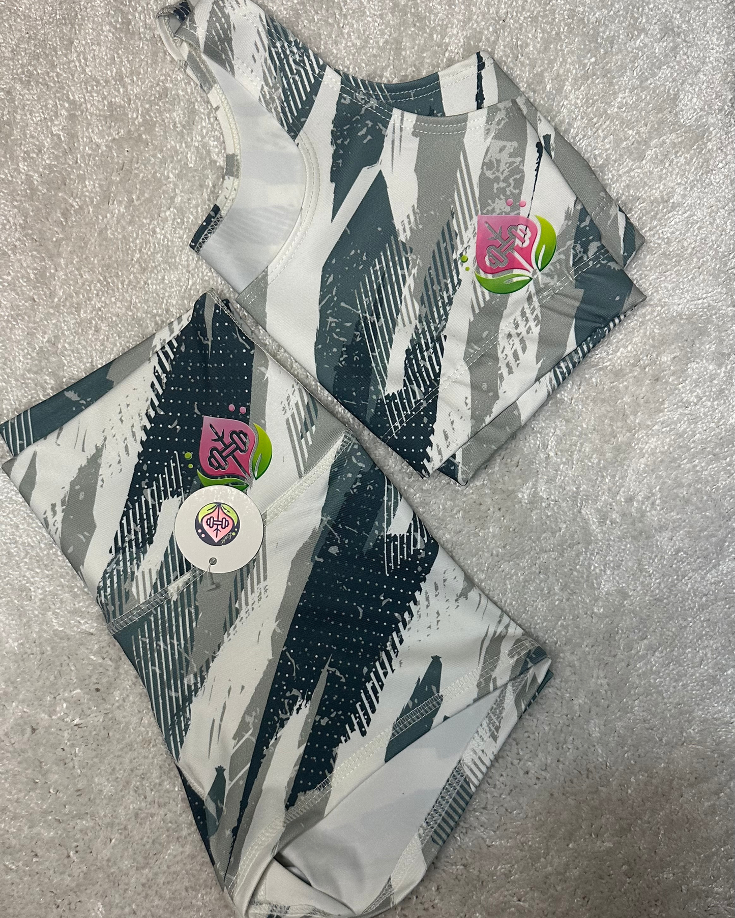 🖤 Set Deportivo Abstracto – Short + Top 