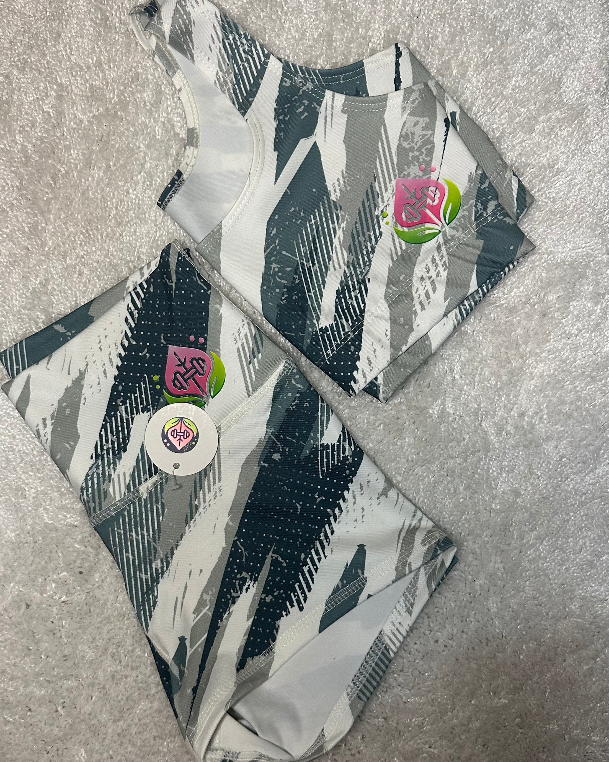 🖤 Set Deportivo Abstracto – Short + Top 