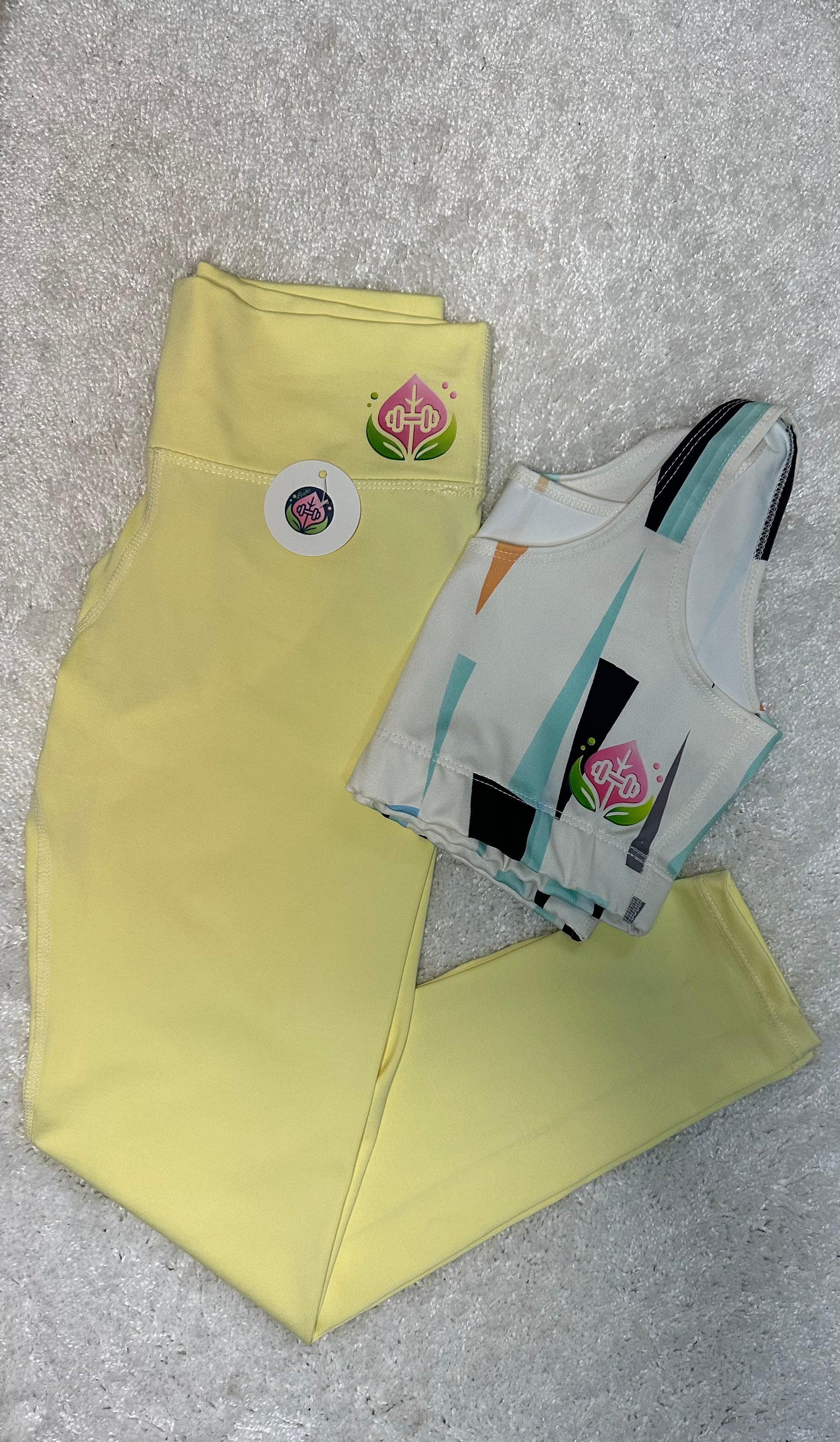  Set Deportivo Sunshine Geo – Frescura y Estilo con Energía Positiva